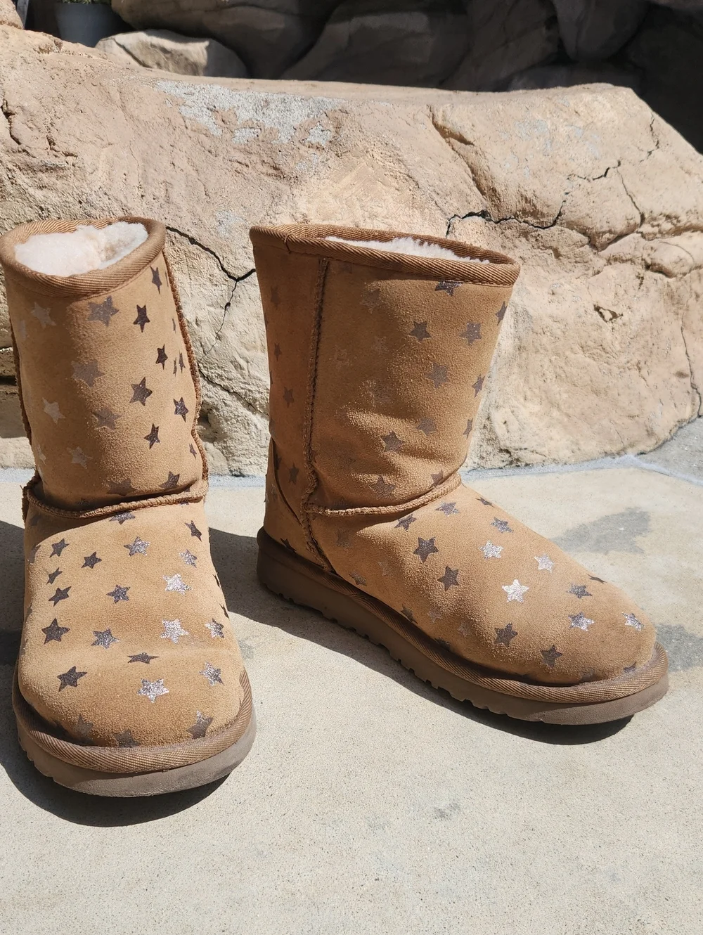 UGG Kids Classic Short II Chestnut Metallic Star Suede Boots Size 4